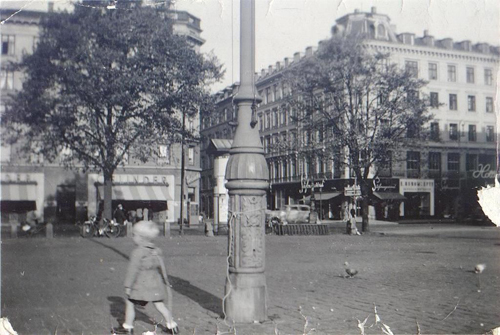 Fig 18: Boy tied to a lamp post on Israels Plads, 1952
